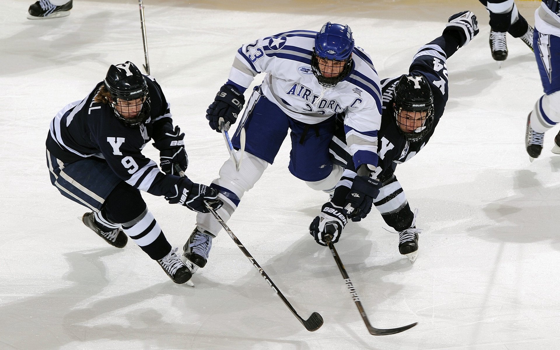 水陆空全方位足球运动体验馆落户多城市，水陆空操作做什么的