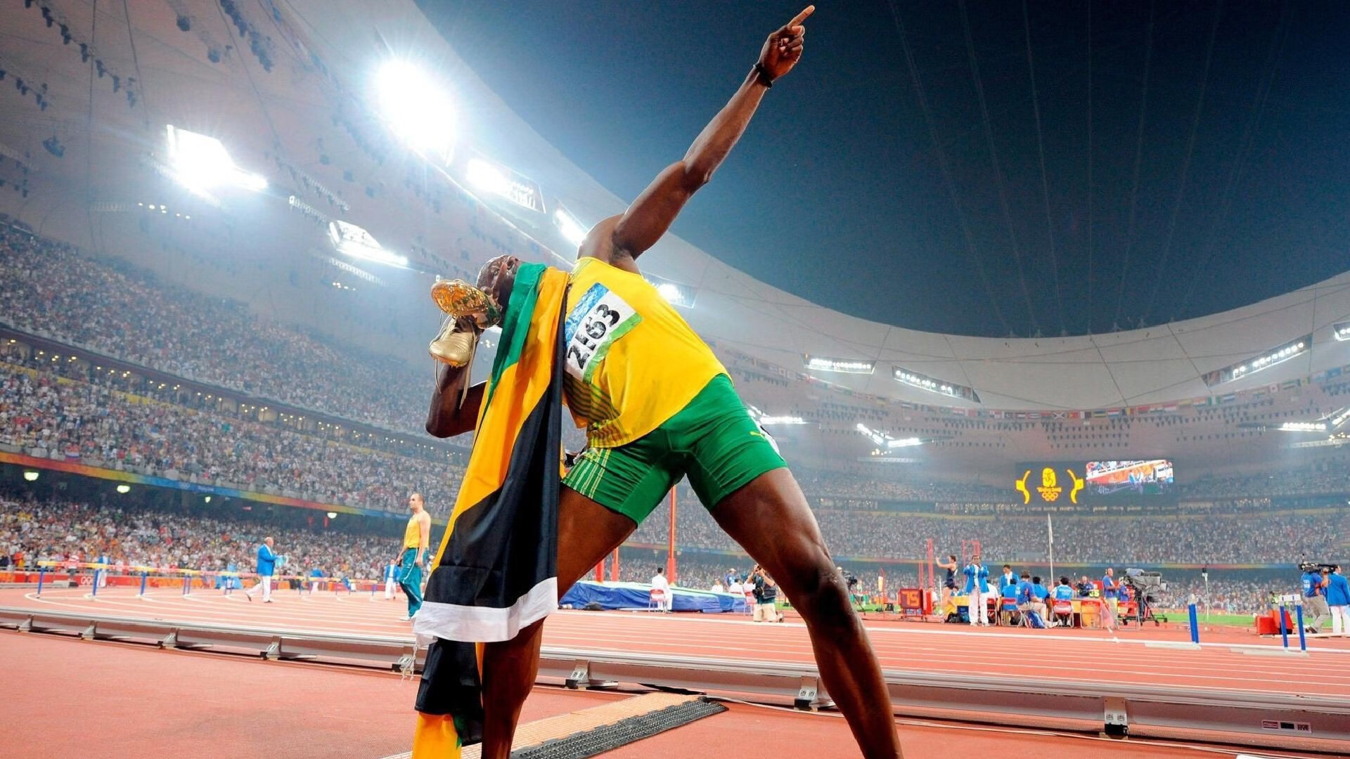 内维斯球员在场上发挥出色，最终夺得胜利，内维斯位置