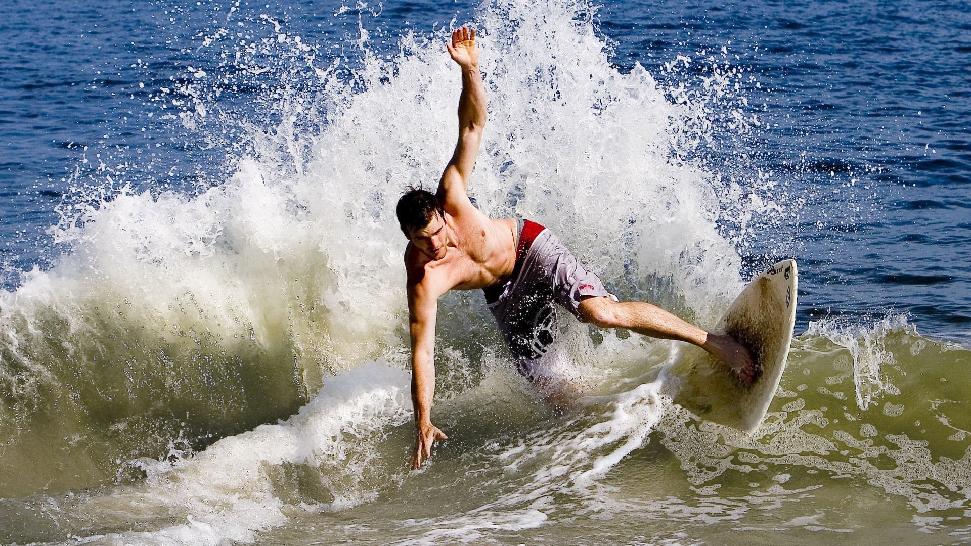 历史瞬间：那些年球队赢得冠军的经典时刻，有没有球队全胜夺冠